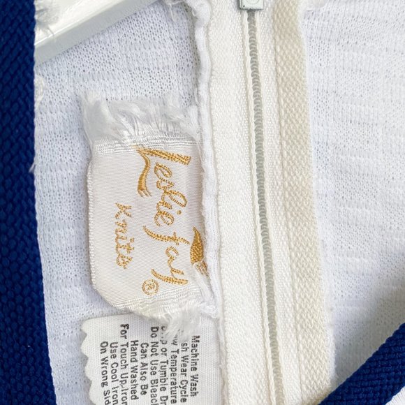 VINTAGE 70’s White & Navy Sleeveless Keyhole Dress - Picture 7 of 7